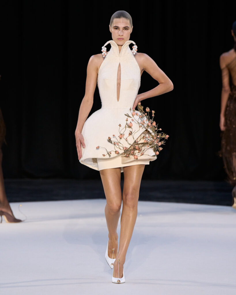 Haute Couture Week: Le jeu des identités dans la collection Automne/Hiver 2026 d'Ashi Studio 34 Ashi Studio F26 030