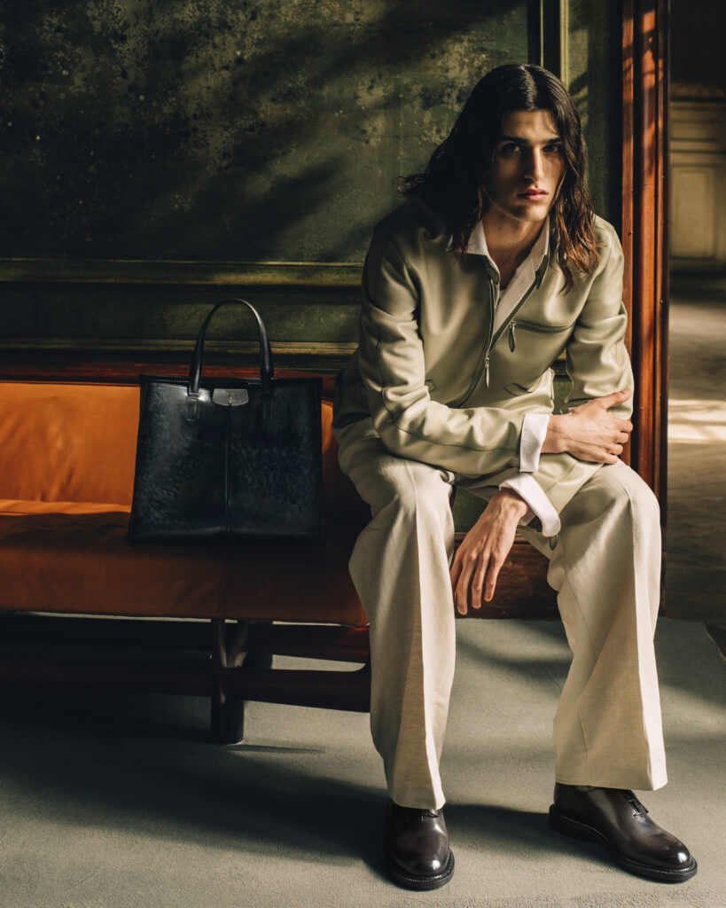 Berluti SS27 : Ce que le jardin murmure au Petit Prince 30 BERLUTI SS27 LOOKBOOK 01