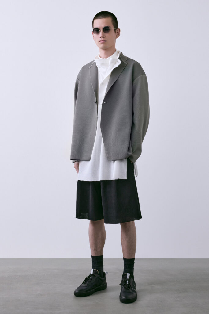 CFCL SS27 Men : habiter la lumière d'Aalto 36 CFCL LOOK 12