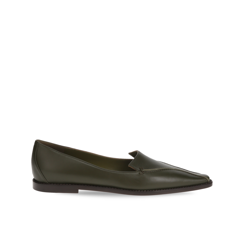 Manolo Blahnik et l’art de marcher : Paris comme carte personnelle 81 CLEOFEFLAT CALF DARK KHAKI