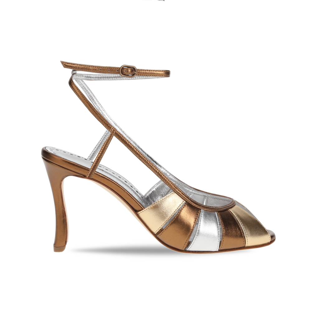 Manolo Blahnik et l’art de marcher : Paris comme carte personnelle 126 COLUDADHI LAMINATED NAPPA GOLD BRONZE SILVER