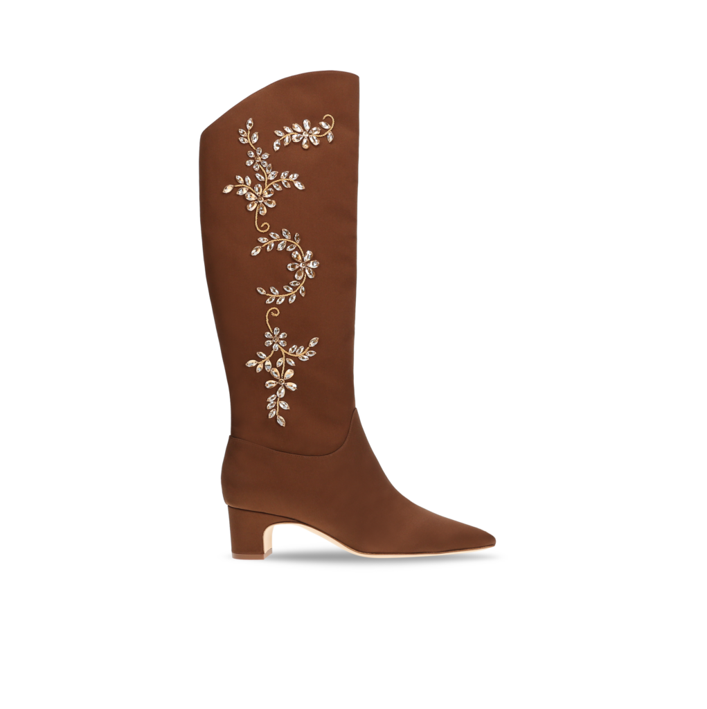 Manolo Blahnik et l’art de marcher : Paris comme carte personnelle 118 DISPASA SATIN BROWN