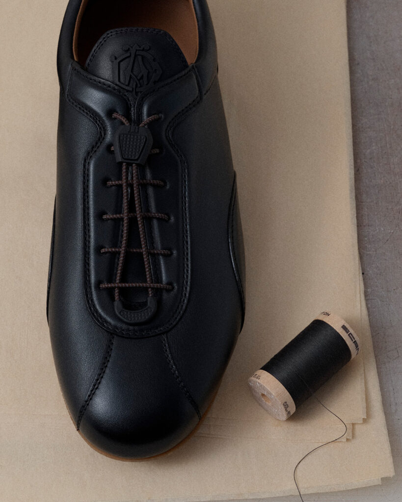Quand la chaussure de conduite quitte la voiture 26 Davies sneaker in black patina calf 2