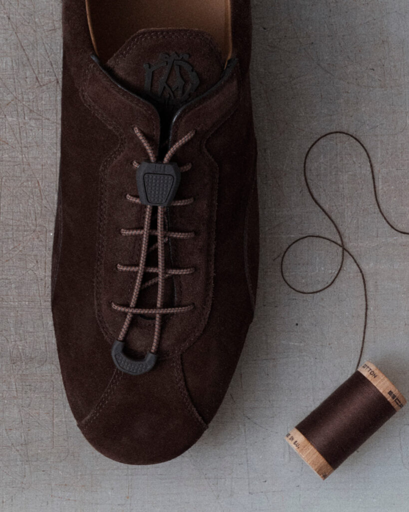 Quand la chaussure de conduite quitte la voiture 33 Davies sneaker in chocolate suede 2