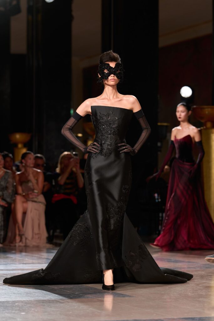 Haute Couture Week: Un univers mystérieux dans la collection Elie Saab Automne/Hiver 2026 26 ELIE SAAB Haute Couture FW 26 27 Look 10