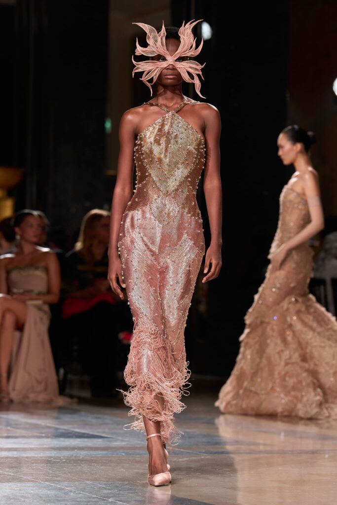 Haute Couture Week: Un univers mystérieux dans la collection Elie Saab Automne/Hiver 2026 27 ELIE SAAB Haute Couture FW 26 27 Look 27
