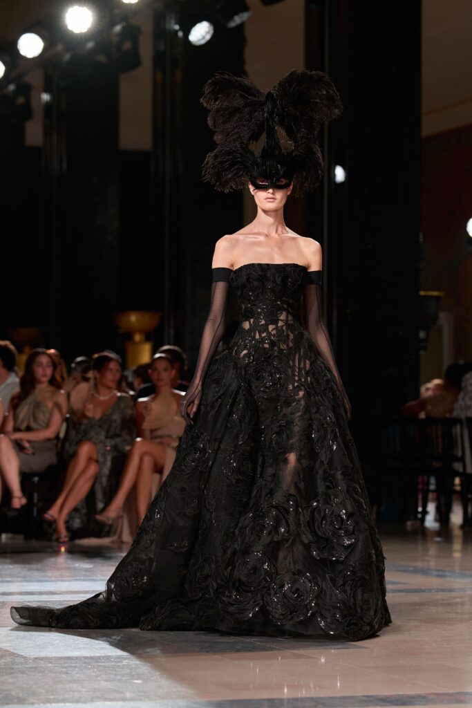 Haute Couture Week: Un univers mystérieux dans la collection Elie Saab Automne/Hiver 2026 32 ELIE SAAB Haute Couture FW 26 27 Look 56