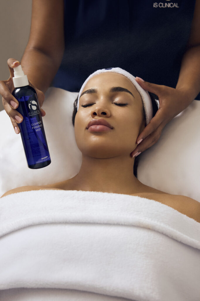 iS CLINICAL réinvente l’éclat de l’été avec le Copper Firming Mist 29 Facial Copper Firming Mist 0914 5350x8021 22e9331
