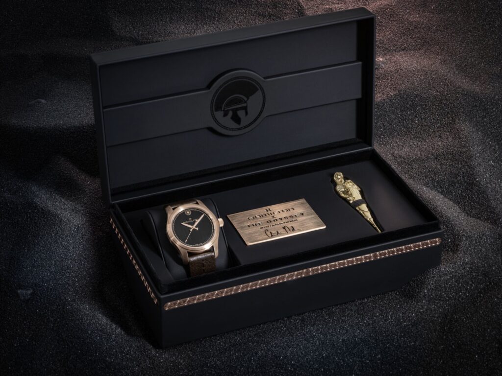 Hamilton x L'Odyssée : la montre qui incarne le cinéma de Christopher Nolan 31 Hamilton Khaki Field Auto The Odyssey Limited Edition H70675530 packaging 2