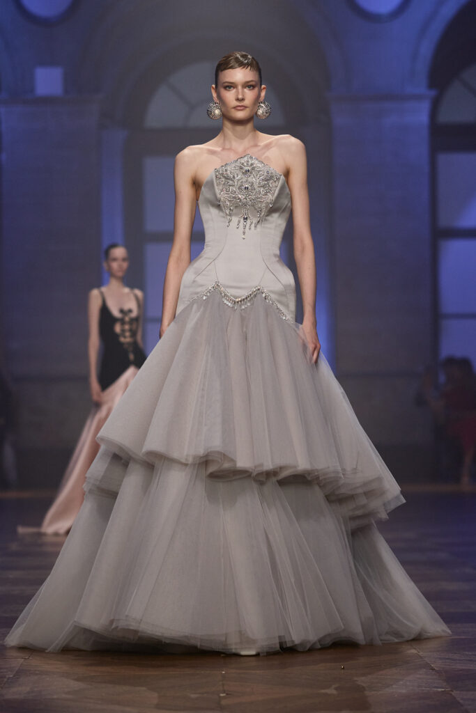 Haute Couture Week: La nature dans la collection Georges Hobeika Automne/Hiver 2026 30 Hobeika fw27 runway press look 20 1