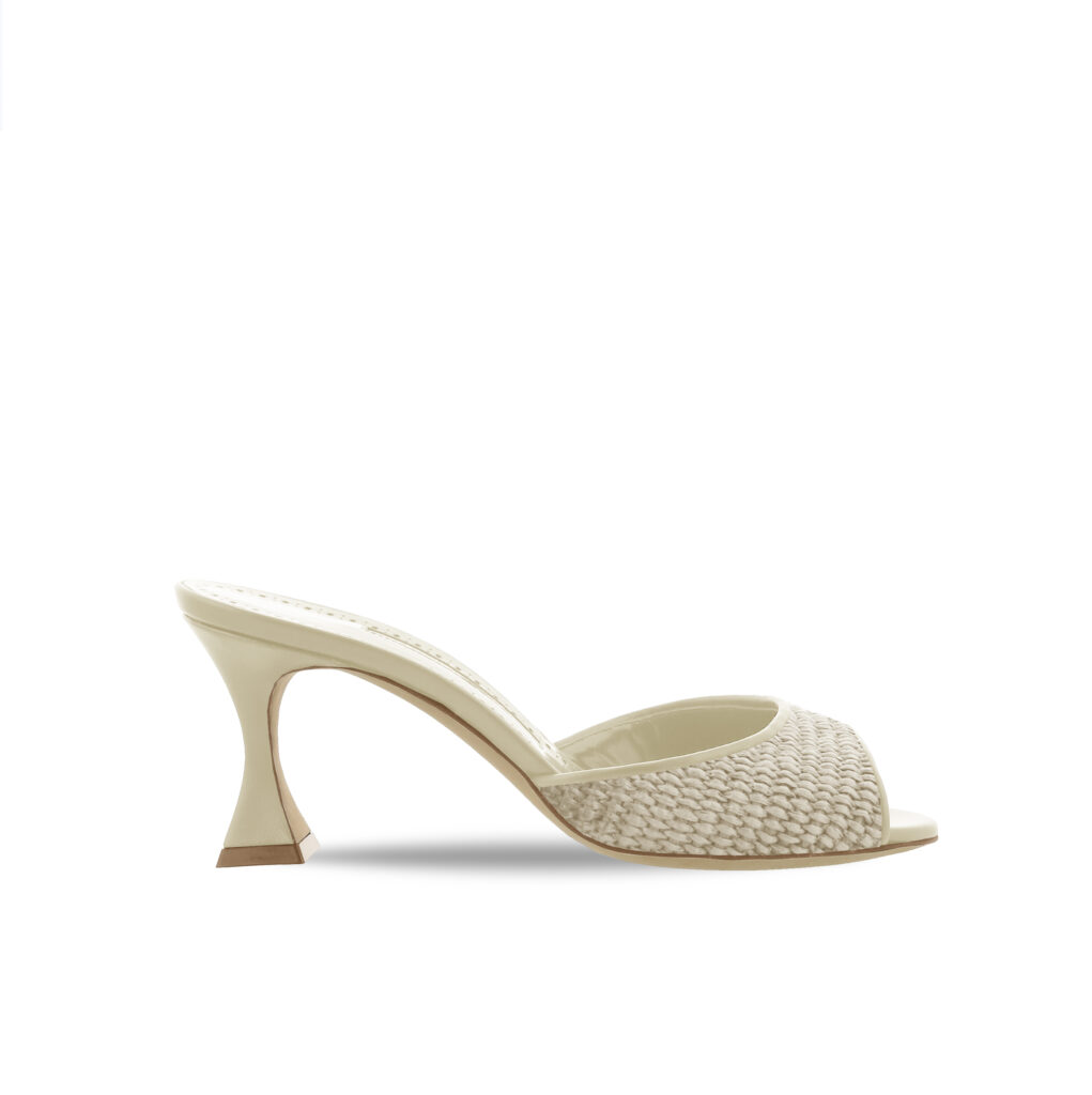 Manolo Blahnik et l’art de marcher : Paris comme carte personnelle 86 JADARA RAFFIA BEIGE