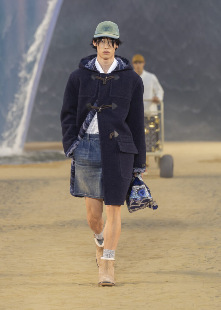 La vague comme grammaire masculine 35 LOUIS VUITTON MENrsquoS SPRING SUMMER 2027 LOOK 11