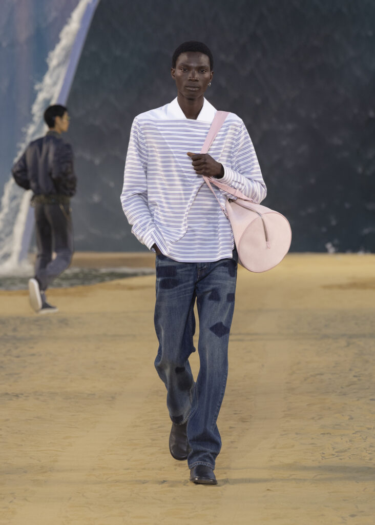 La vague comme grammaire masculine 37 LOUIS VUITTON MENrsquoS SPRING SUMMER 2027 LOOK 13