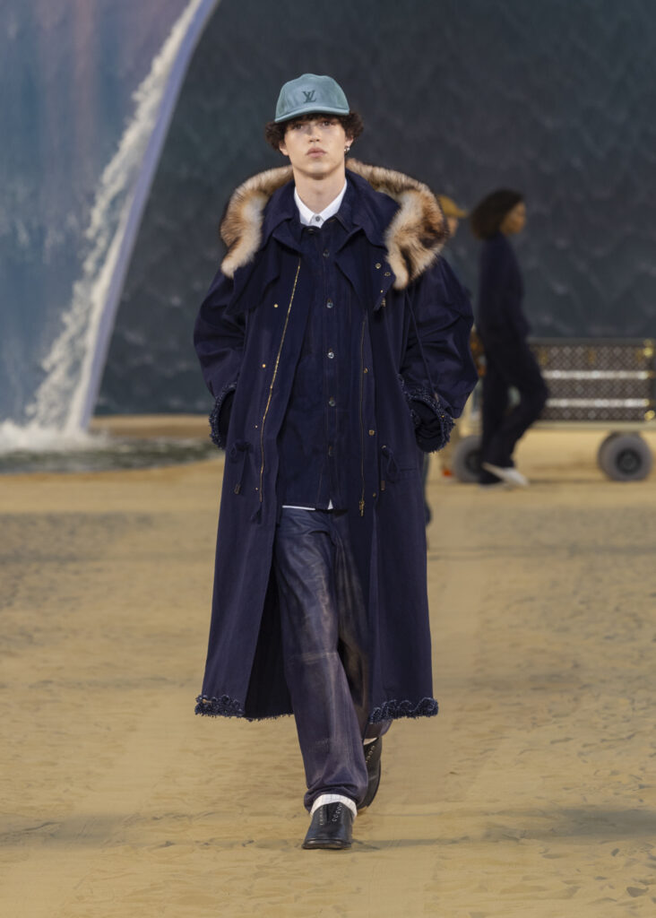 La vague comme grammaire masculine 40 LOUIS VUITTON MENrsquoS SPRING SUMMER 2027 LOOK 16
