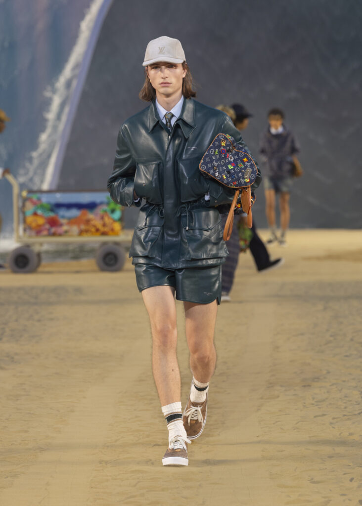 La vague comme grammaire masculine 49 LOUIS VUITTON MENrsquoS SPRING SUMMER 2027 LOOK 25
