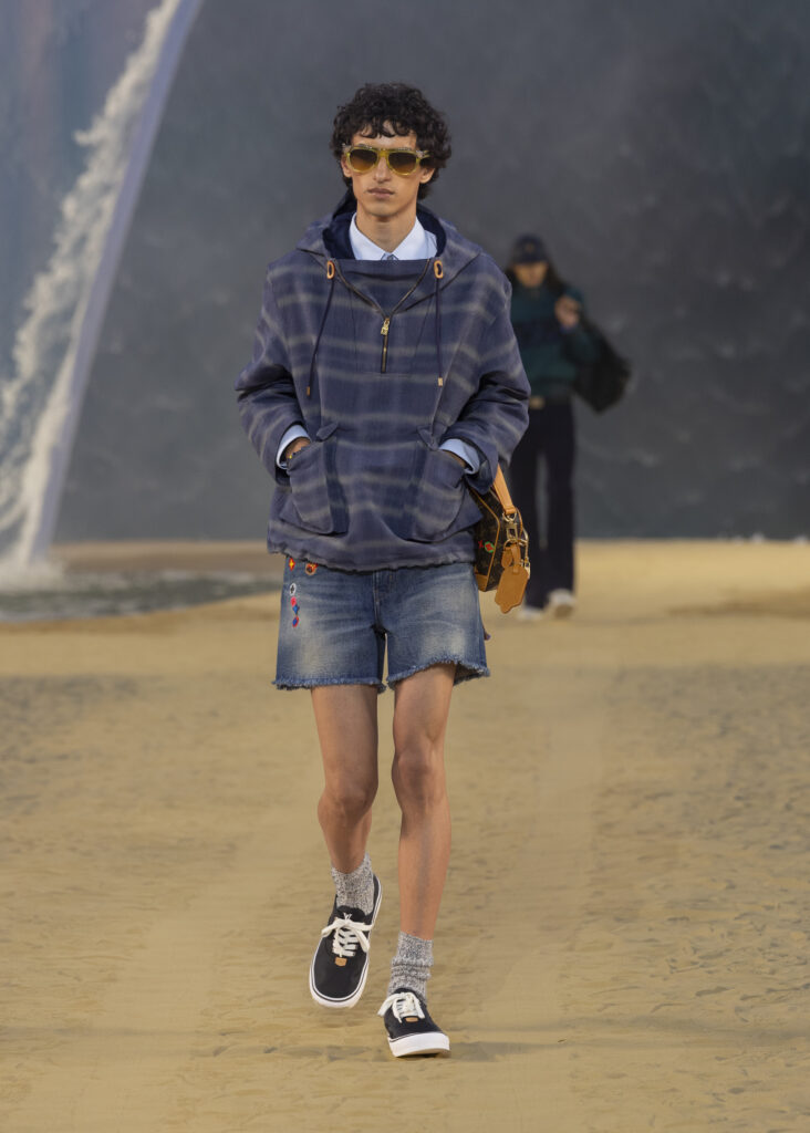 La vague comme grammaire masculine 51 LOUIS VUITTON MENrsquoS SPRING SUMMER 2027 LOOK 27