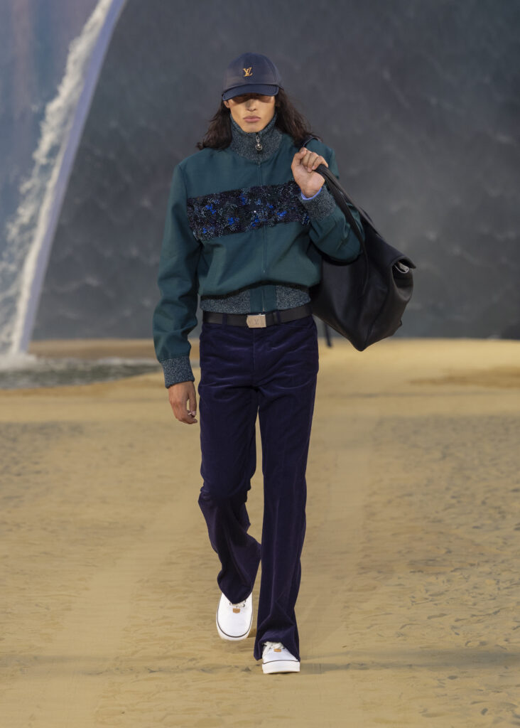 La vague comme grammaire masculine 52 LOUIS VUITTON MENrsquoS SPRING SUMMER 2027 LOOK 28