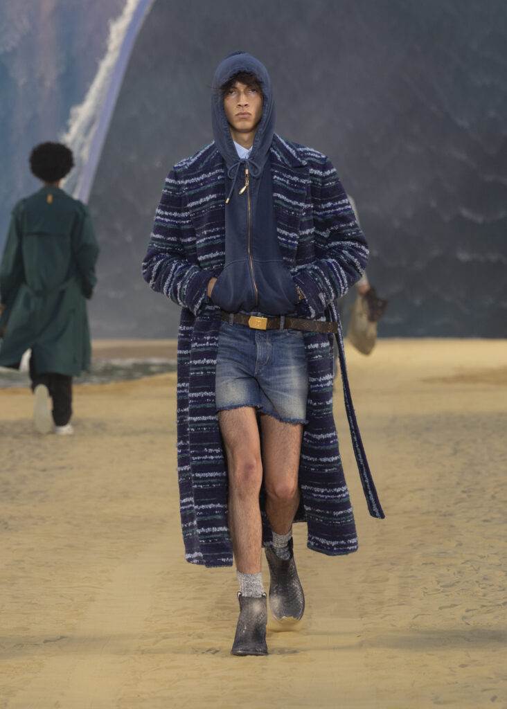 La vague comme grammaire masculine 53 LOUIS VUITTON MENrsquoS SPRING SUMMER 2027 LOOK 29