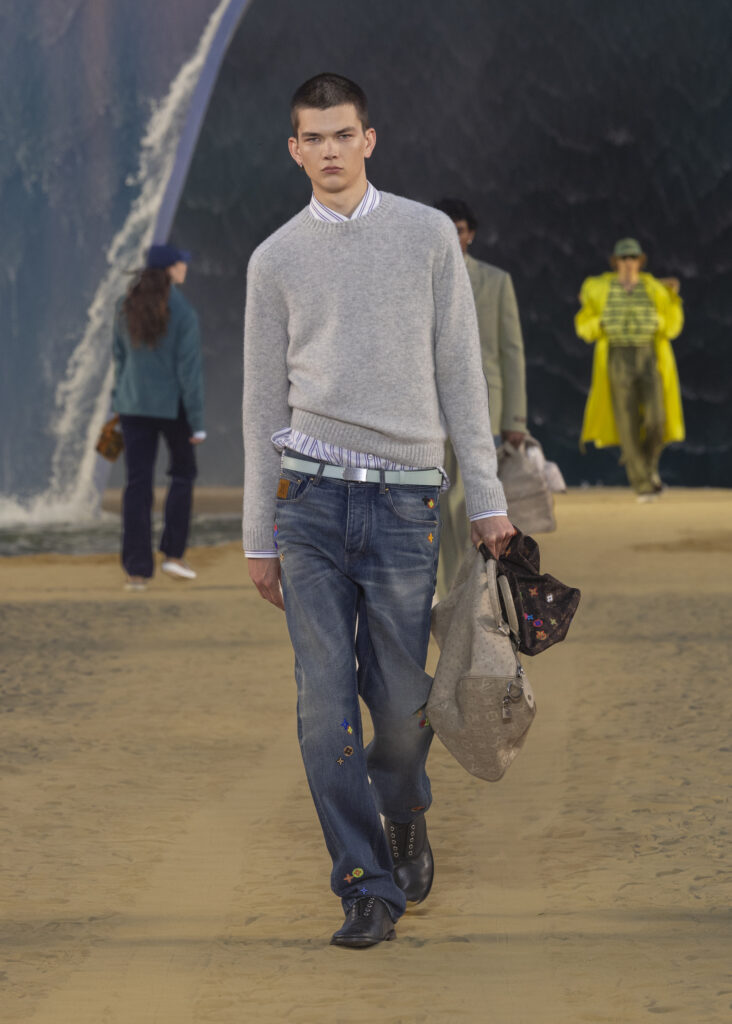 La vague comme grammaire masculine 54 LOUIS VUITTON MENrsquoS SPRING SUMMER 2027 LOOK 30