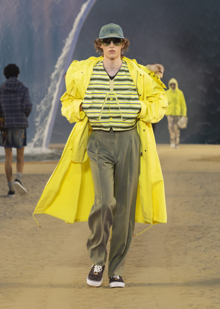 La vague comme grammaire masculine 56 LOUIS VUITTON MENrsquoS SPRING SUMMER 2027 LOOK 32