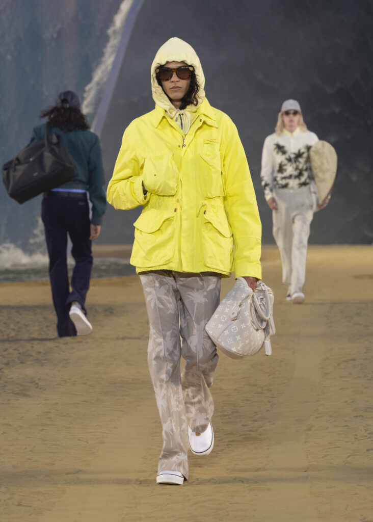 La vague comme grammaire masculine 58 LOUIS VUITTON MENrsquoS SPRING SUMMER 2027 LOOK 34