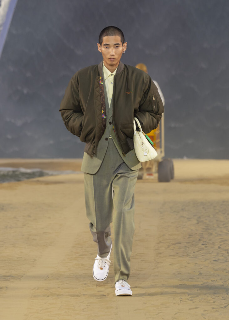 La vague comme grammaire masculine 60 LOUIS VUITTON MENrsquoS SPRING SUMMER 2027 LOOK 36