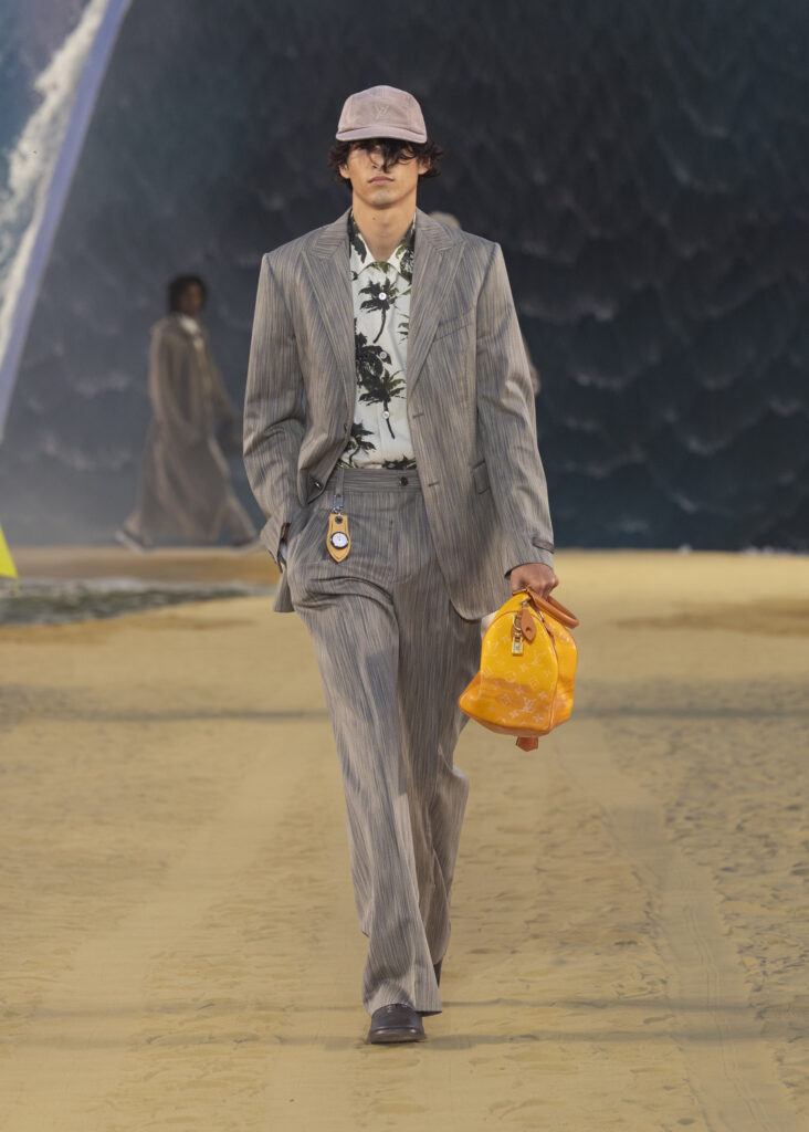 La vague comme grammaire masculine 62 LOUIS VUITTON MENrsquoS SPRING SUMMER 2027 LOOK 38