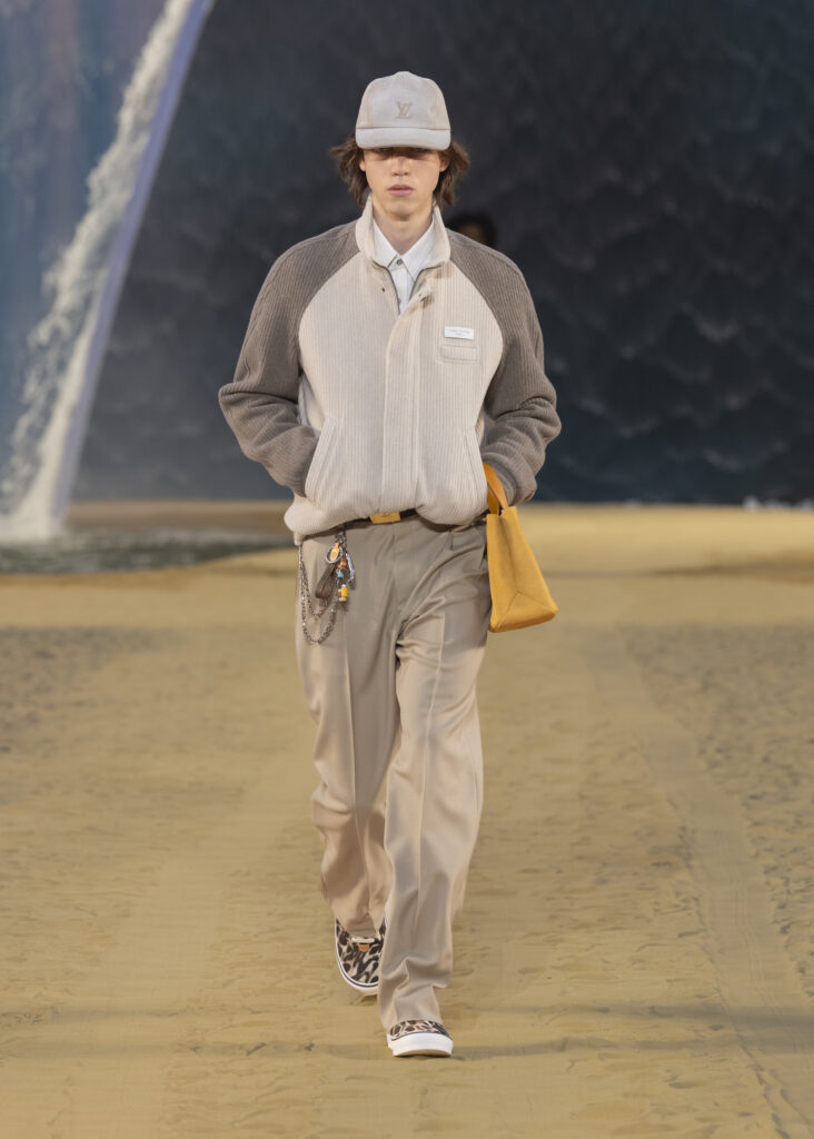 La vague comme grammaire masculine 63 LOUIS VUITTON MENrsquoS SPRING SUMMER 2027 LOOK 39