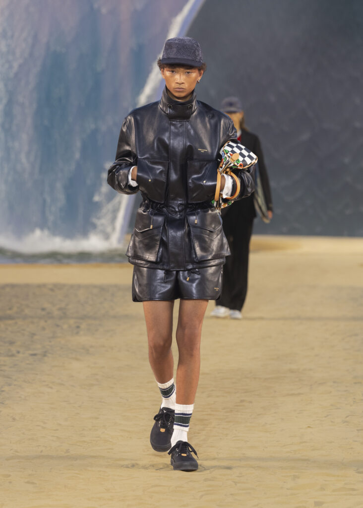 La vague comme grammaire masculine 28 LOUIS VUITTON MENrsquoS SPRING SUMMER 2027 LOOK 4