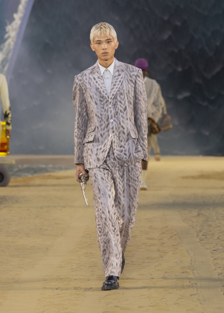 La vague comme grammaire masculine 65 LOUIS VUITTON MENrsquoS SPRING SUMMER 2027 LOOK 41