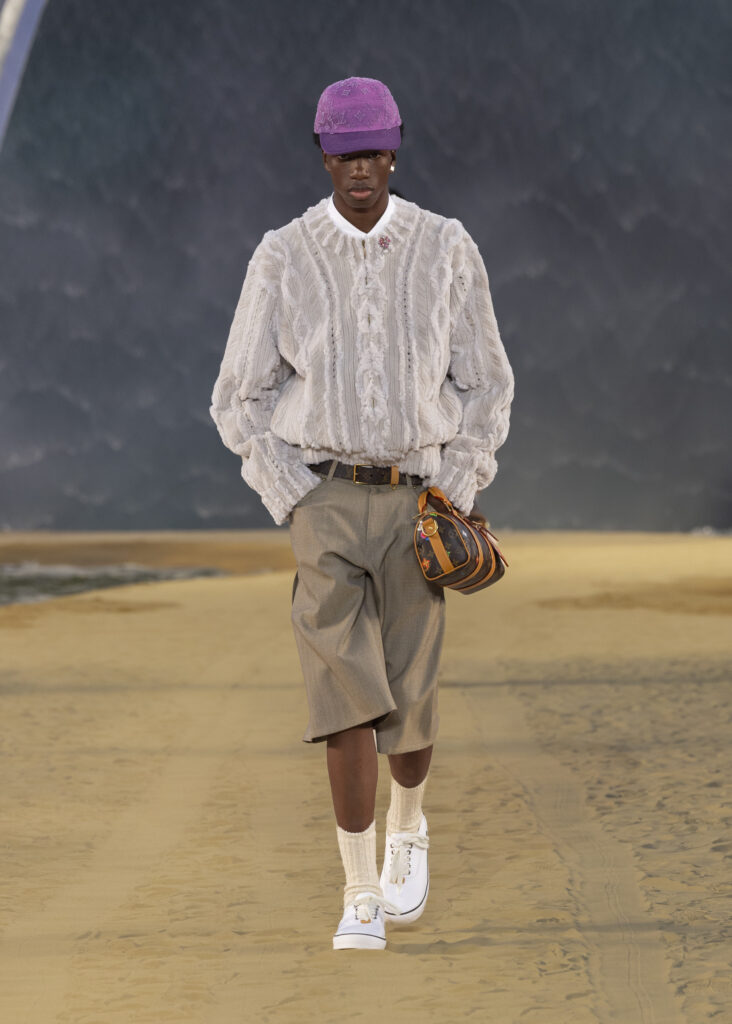 La vague comme grammaire masculine 66 LOUIS VUITTON MENrsquoS SPRING SUMMER 2027 LOOK 42