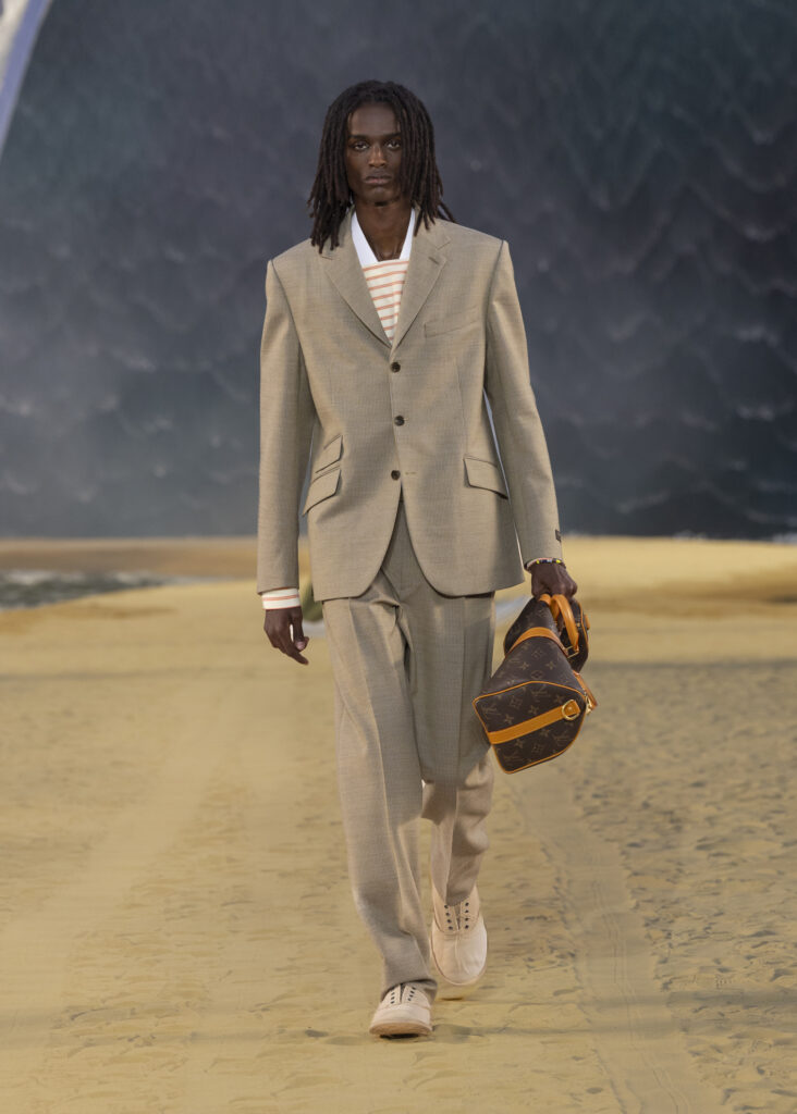 La vague comme grammaire masculine 67 LOUIS VUITTON MENrsquoS SPRING SUMMER 2027 LOOK 43
