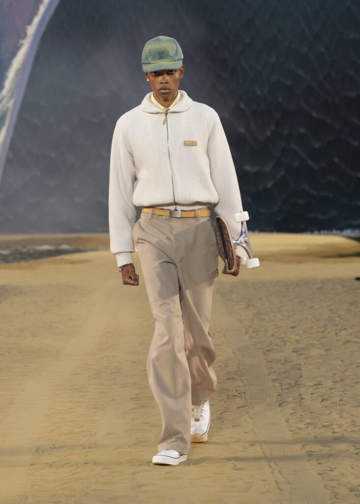La vague comme grammaire masculine 81 LOUIS VUITTON MENrsquoS SPRING SUMMER 2027 LOOK 44