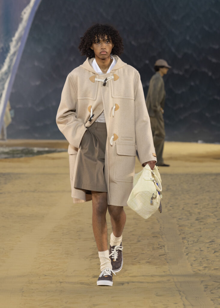 La vague comme grammaire masculine 82 LOUIS VUITTON MENrsquoS SPRING SUMMER 2027 LOOK 45