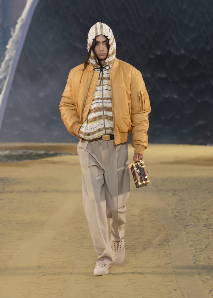 La vague comme grammaire masculine 83 LOUIS VUITTON MENrsquoS SPRING SUMMER 2027 LOOK 46