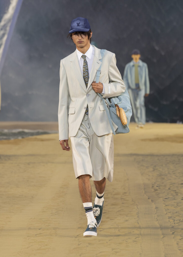 La vague comme grammaire masculine 89 LOUIS VUITTON MENrsquoS SPRING SUMMER 2027 LOOK 52