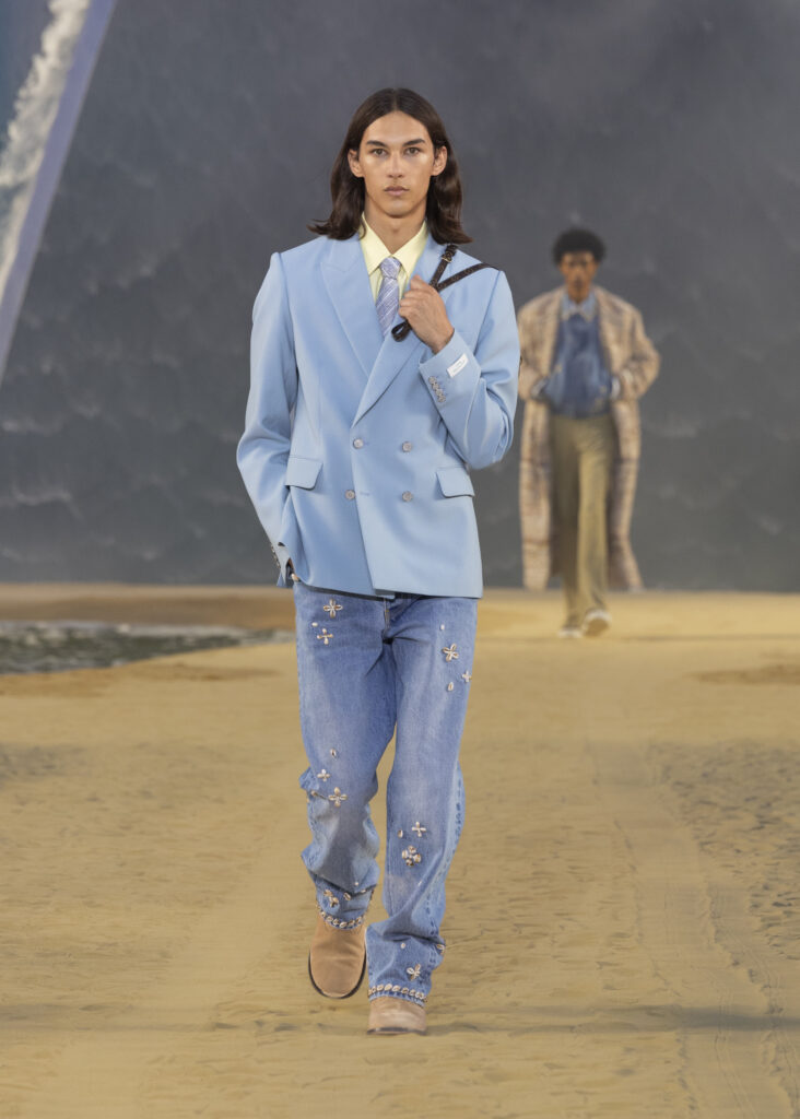 La vague comme grammaire masculine 92 LOUIS VUITTON MENrsquoS SPRING SUMMER 2027 LOOK 55