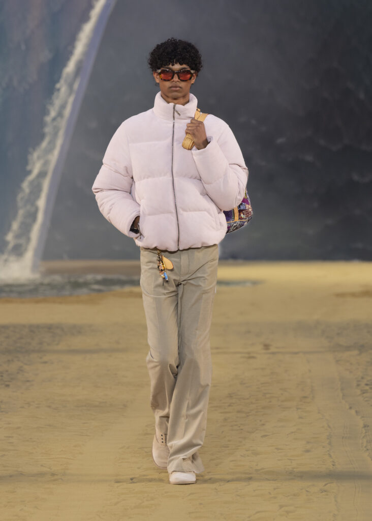 La vague comme grammaire masculine 94 LOUIS VUITTON MENrsquoS SPRING SUMMER 2027 LOOK 57