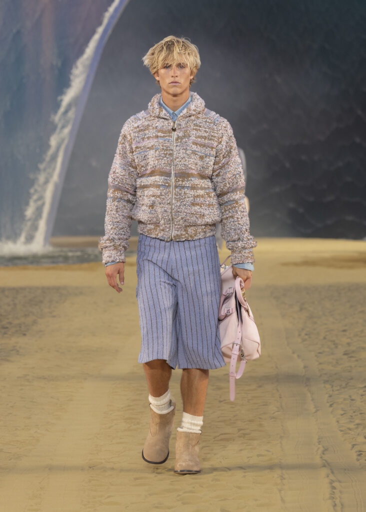 La vague comme grammaire masculine 95 LOUIS VUITTON MENrsquoS SPRING SUMMER 2027 LOOK 58