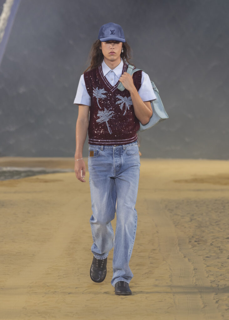 La vague comme grammaire masculine 98 LOUIS VUITTON MENrsquoS SPRING SUMMER 2027 LOOK 61