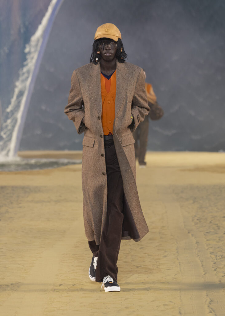 La vague comme grammaire masculine 102 LOUIS VUITTON MENrsquoS SPRING SUMMER 2027 LOOK 65