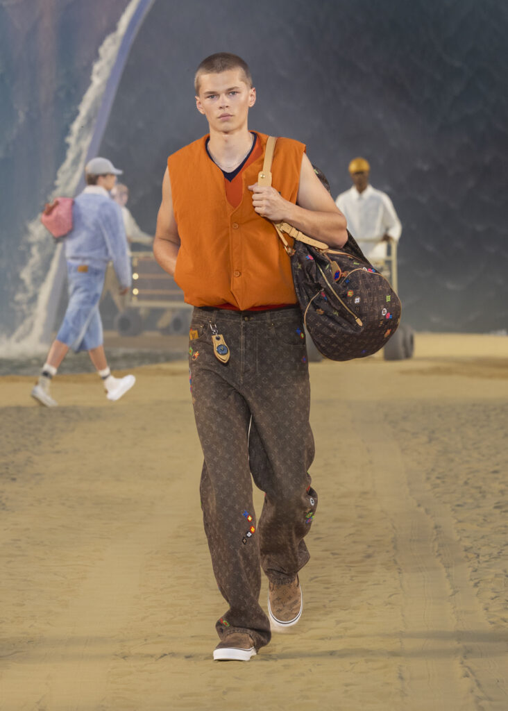 La vague comme grammaire masculine 103 LOUIS VUITTON MENrsquoS SPRING SUMMER 2027 LOOK 66