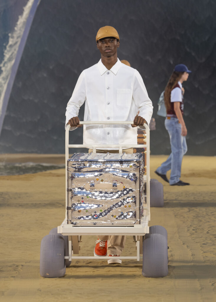 La vague comme grammaire masculine 104 LOUIS VUITTON MENrsquoS SPRING SUMMER 2027 LOOK 67