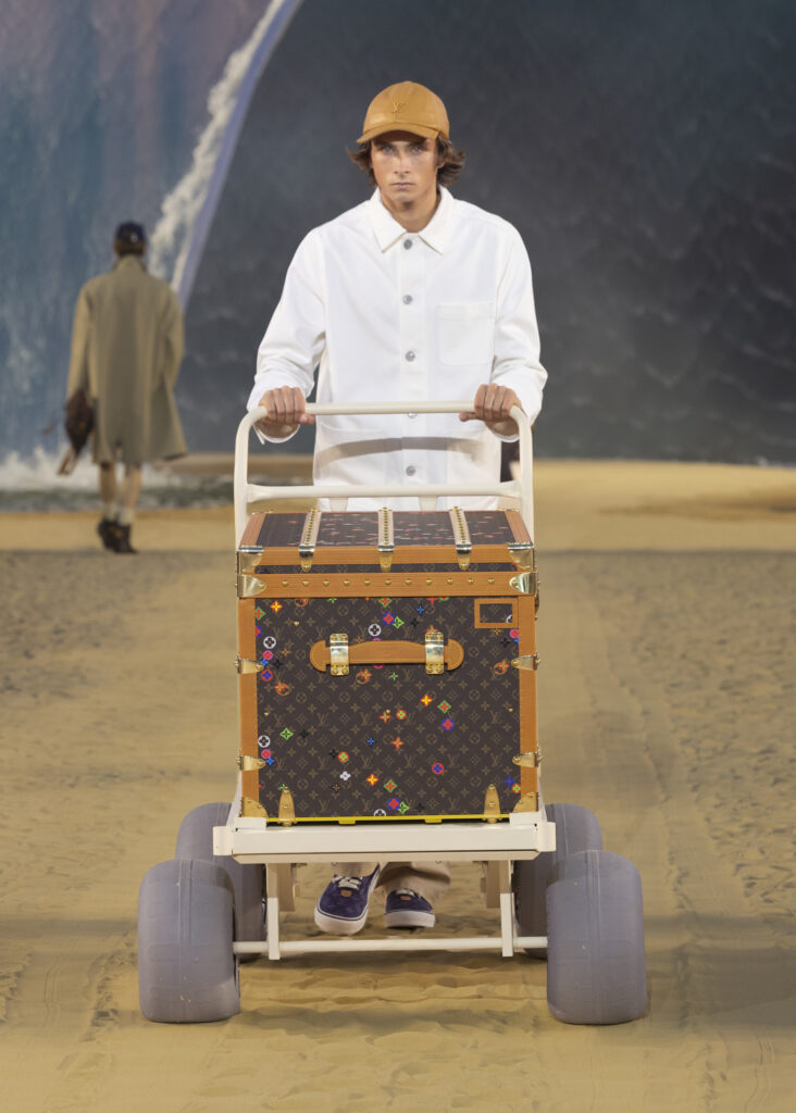 La vague comme grammaire masculine 105 LOUIS VUITTON MENrsquoS SPRING SUMMER 2027 LOOK 68