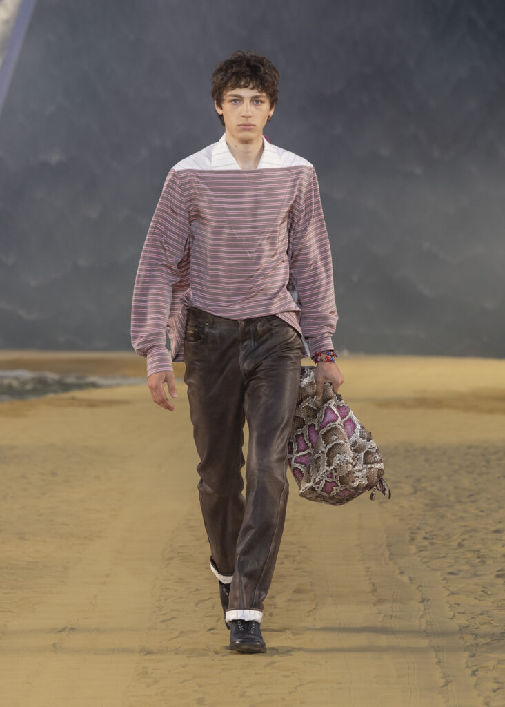 La vague comme grammaire masculine 110 LOUIS VUITTON MENrsquoS SPRING SUMMER 2027 LOOK 73