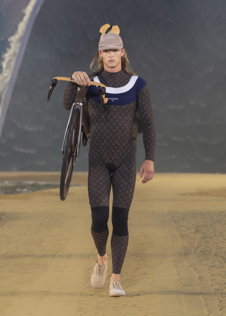 La vague comme grammaire masculine 112 LOUIS VUITTON MENrsquoS SPRING SUMMER 2027 LOOK 75