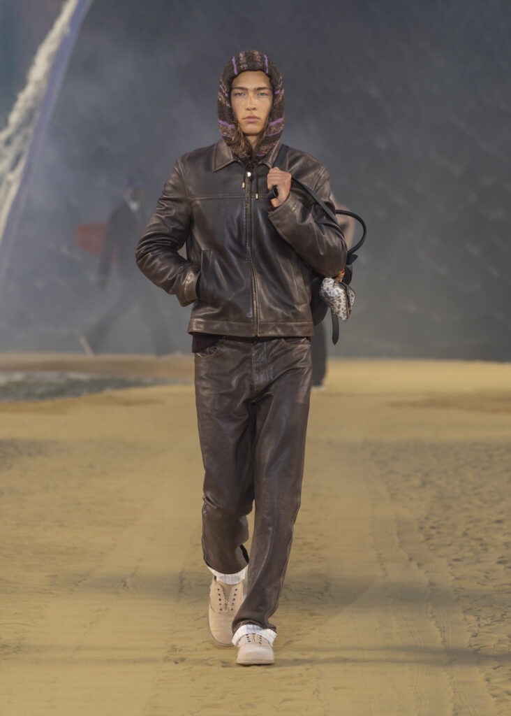 La vague comme grammaire masculine 113 LOUIS VUITTON MENrsquoS SPRING SUMMER 2027 LOOK 76
