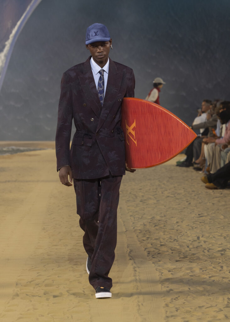 La vague comme grammaire masculine 115 LOUIS VUITTON MENrsquoS SPRING SUMMER 2027 LOOK 78