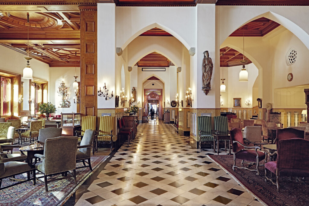 Badrutt's Palace, ou l'art de résister au classement 30 Lobby3
