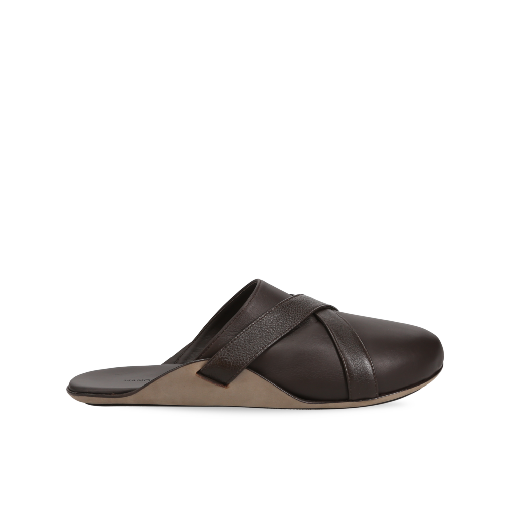 Manolo Blahnik et l’art de marcher : Paris comme carte personnelle 27 MAREMMA CALF DARK BROWN